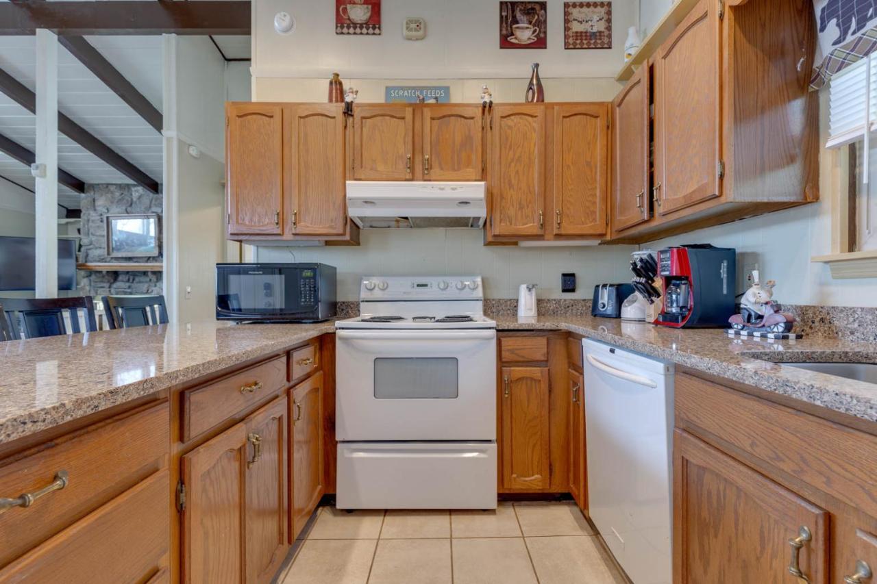 גטלינבורג Bear View Chalet, 3 Bedroom, Pool, Pets, Arcades, Wifi, Hot Tub, Sleeps 12 מראה חיצוני תמונה