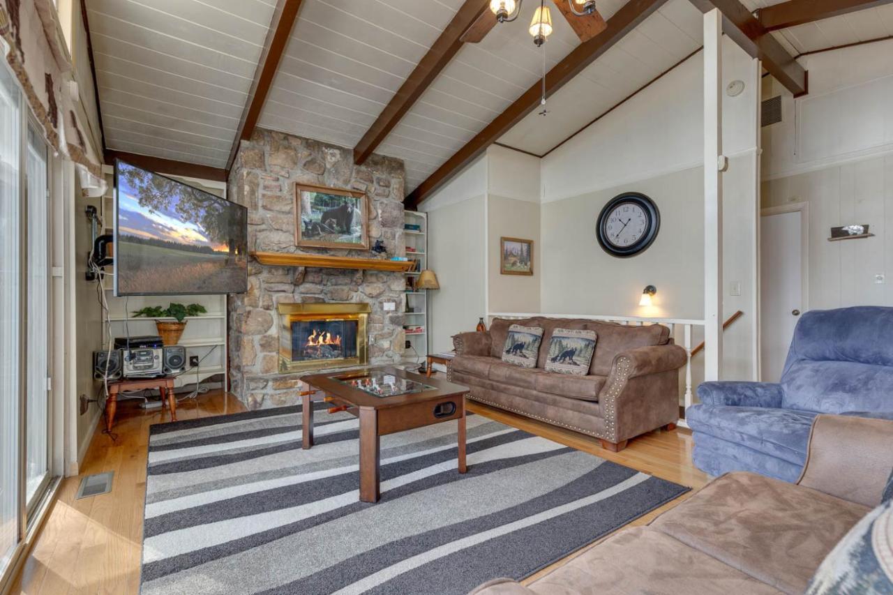 גטלינבורג Bear View Chalet, 3 Bedroom, Pool, Pets, Arcades, Wifi, Hot Tub, Sleeps 12 מראה חיצוני תמונה