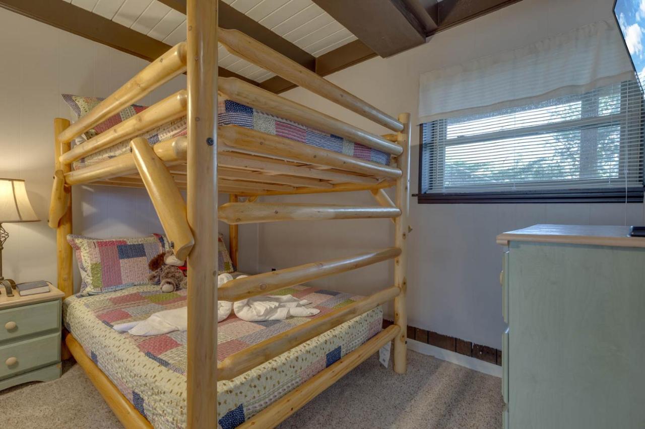 גטלינבורג Bear View Chalet, 3 Bedroom, Pool, Pets, Arcades, Wifi, Hot Tub, Sleeps 12 מראה חיצוני תמונה